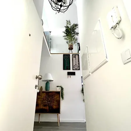 Luxury Penthouse - River Gallery Art - View&center