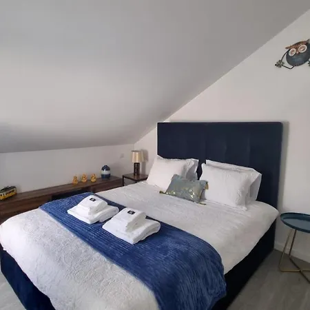 Apartment Luxury Penthouse - River Gallery Art - View&center *