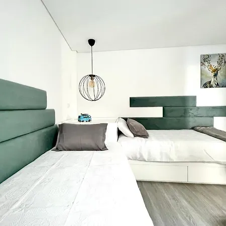 Luxury Penthouse - River Gallery Art - View&center