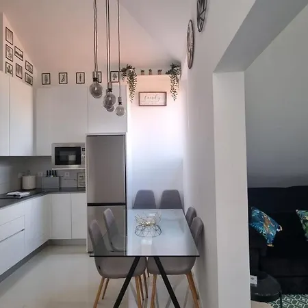 Luxury Penthouse - River Gallery Art - View&center דירה *