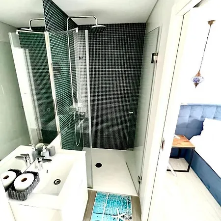 Luxury Penthouse - River Gallery Art - View&center