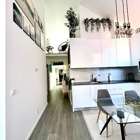 Luxury Penthouse - River Gallery Art - View&center דירה