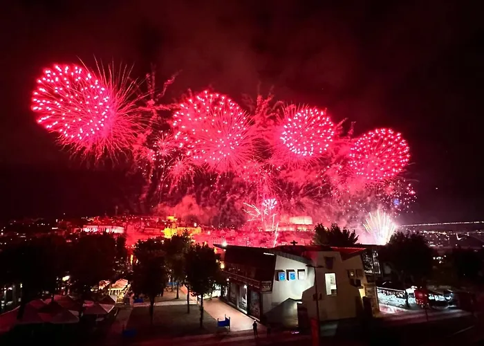 Luxury Penthouse - River Gallery Art - View&center *